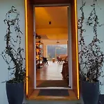 Shard Boutique Hotel-adult Only Braşov