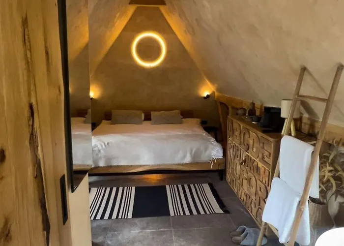 Shard Boutique Hotel-adult Only Pensiune